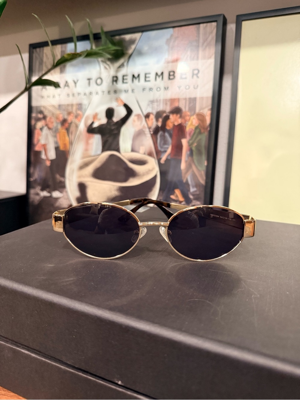 Source Unknown Gold Frame Black Lens Oval Sunglasses